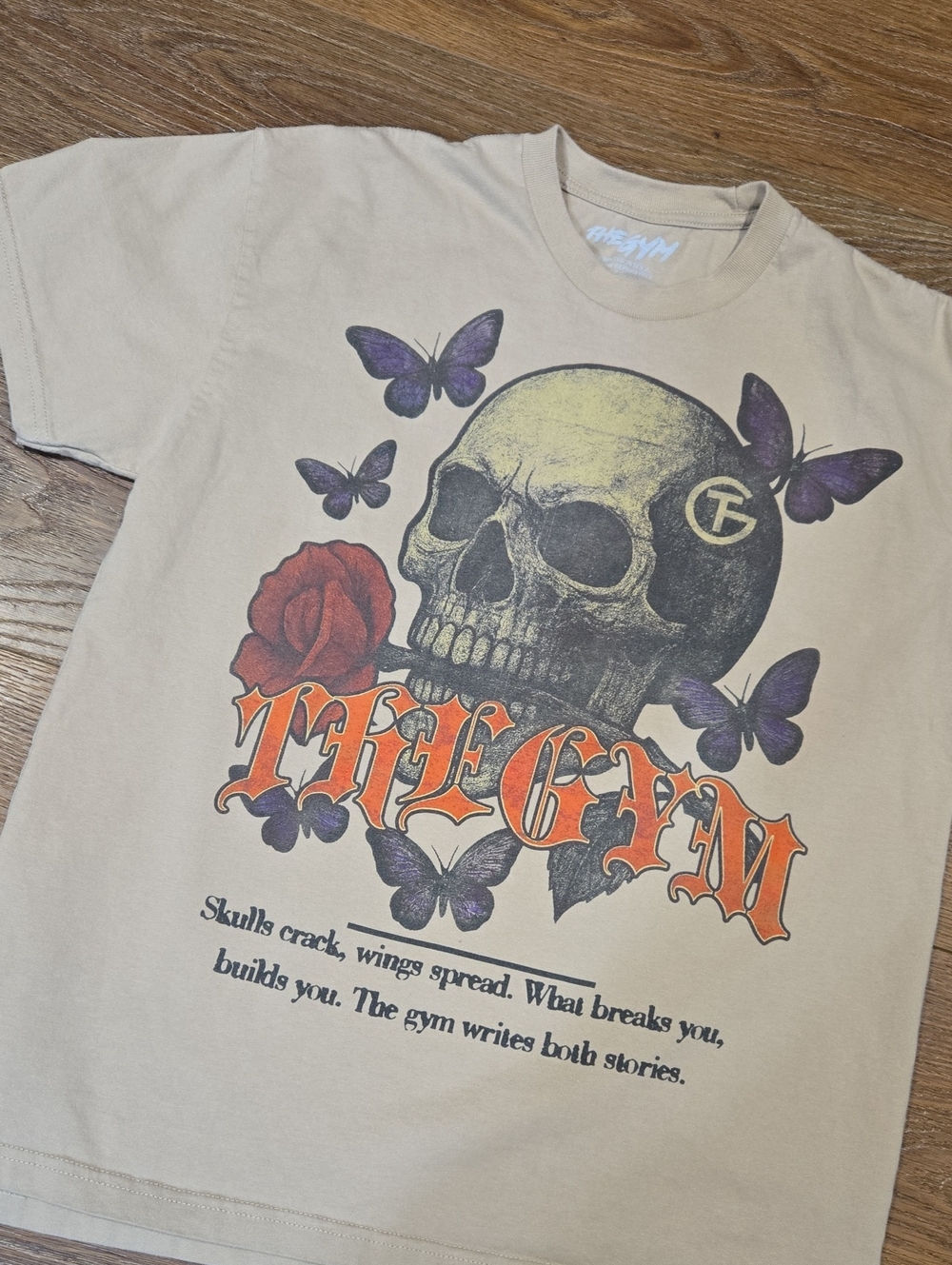 THE GYM GTAPHIC SKULL TSHIRT.. SIZE. SMALL. #8170